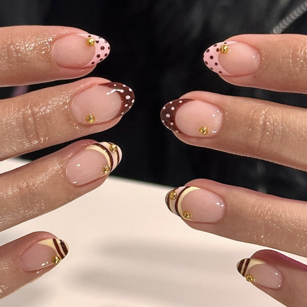 Short Almond French Tip & Floral Press-On Nail Set (24 Pieces) – close-up detail