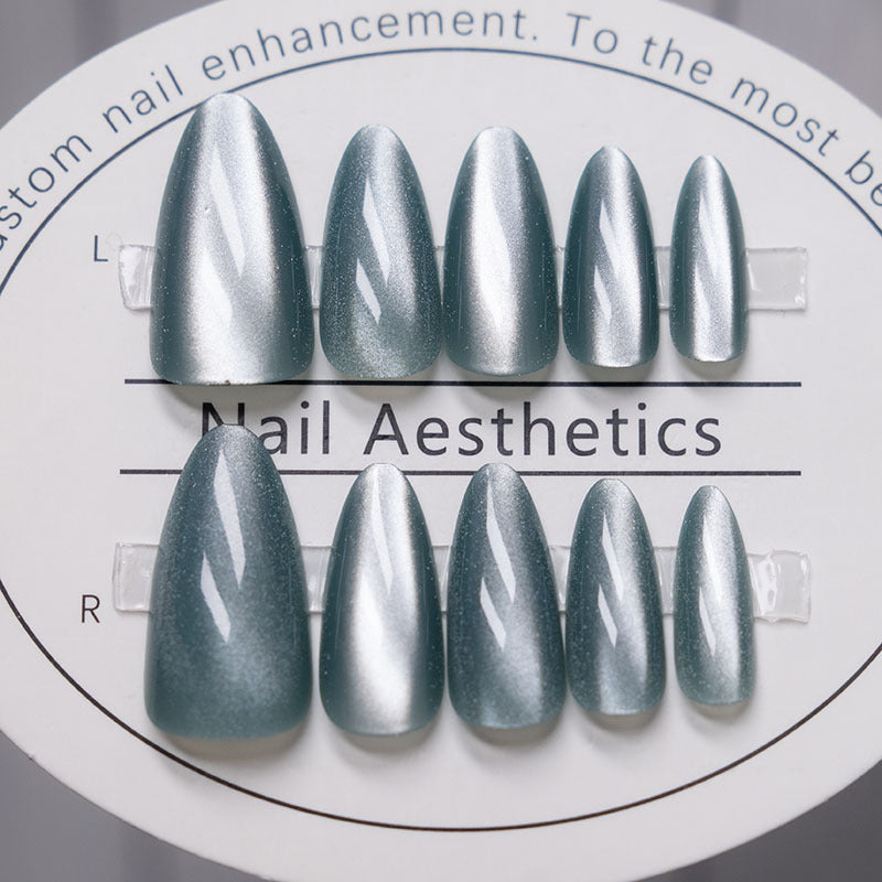 Cat Eye Press-On Nail Set (24 Pieces) – close-up detail