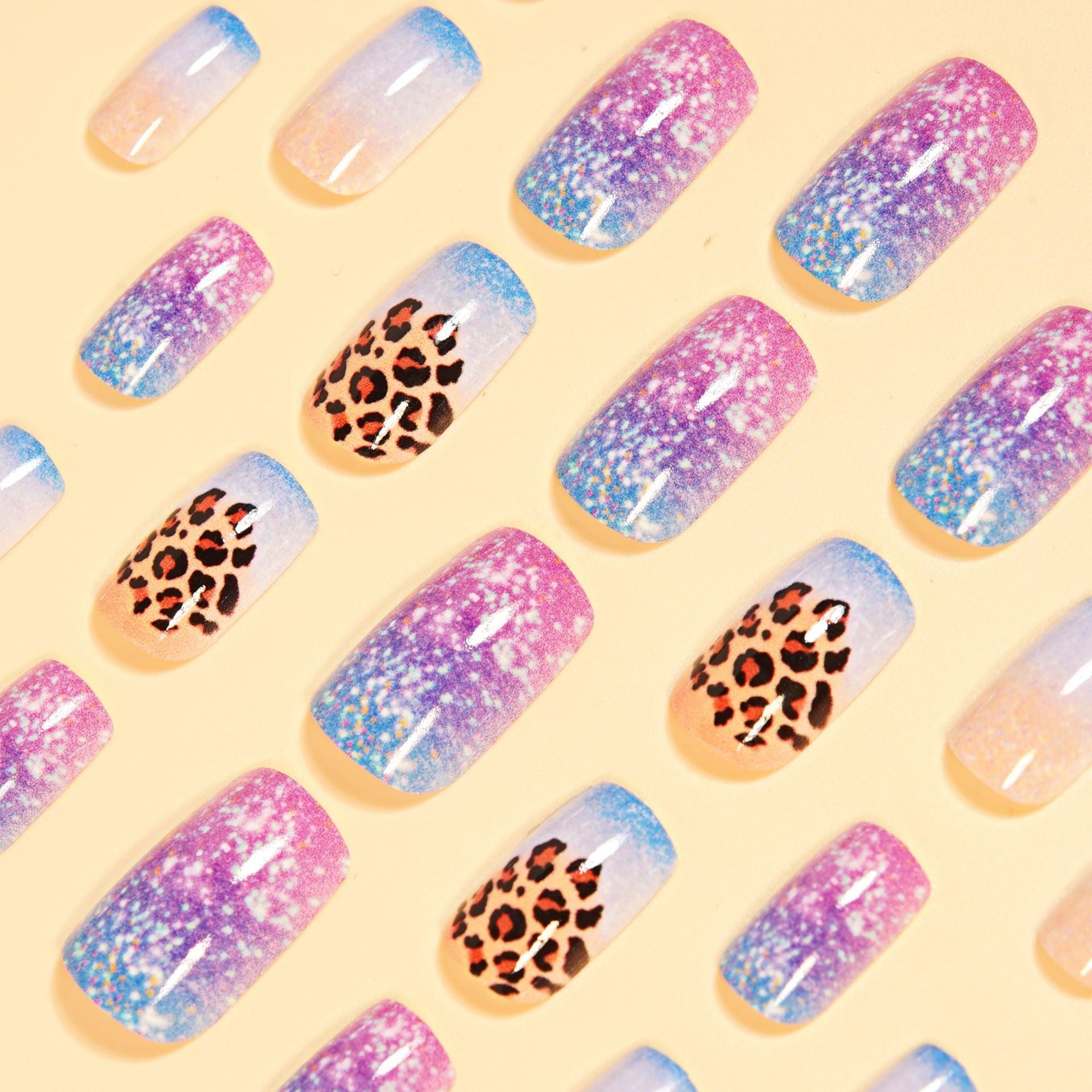 Pearl Detail & Leopard Print Press-On Nail Set (24 Pieces) – close-up detail