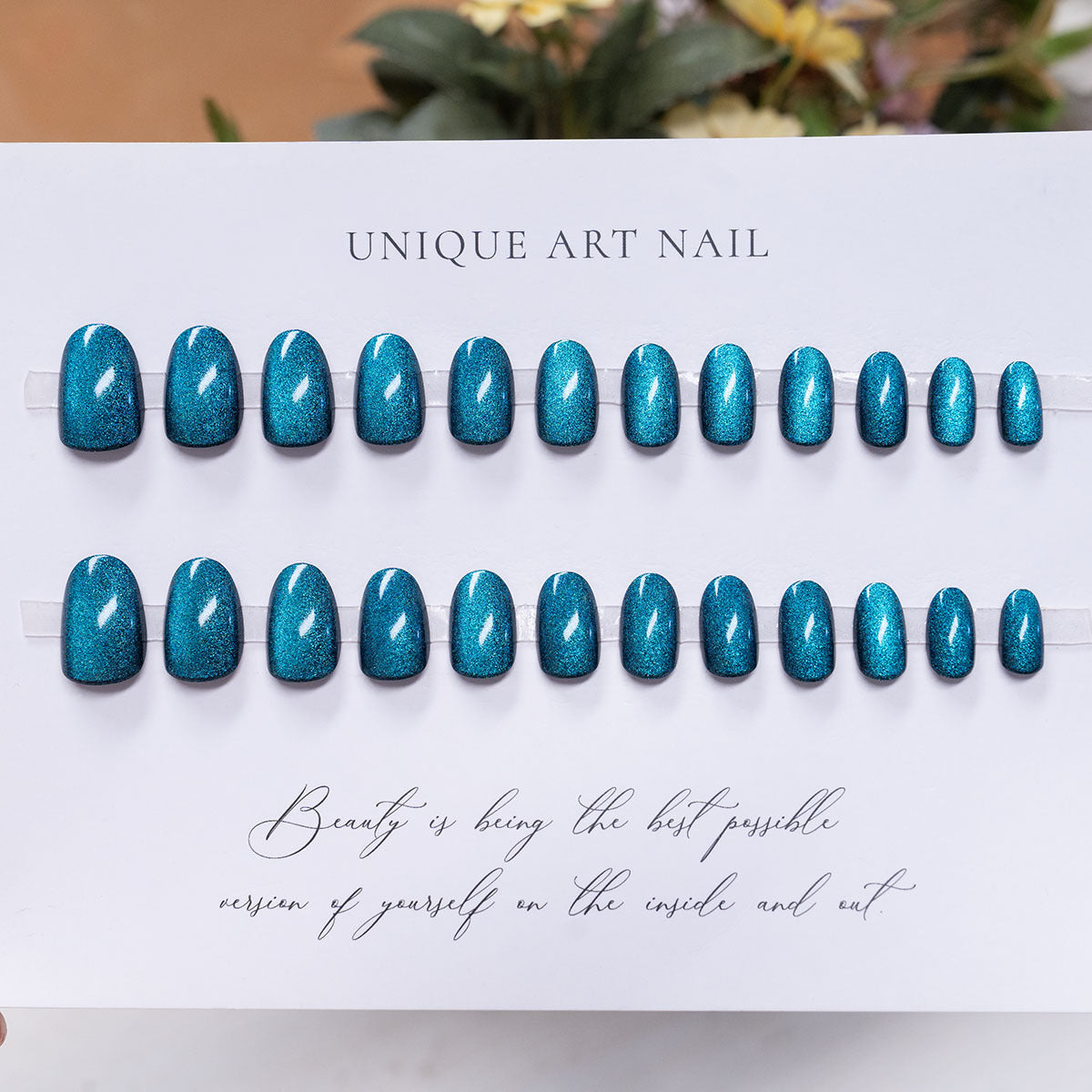 Cat Eye Press-On Nails – close-up detail