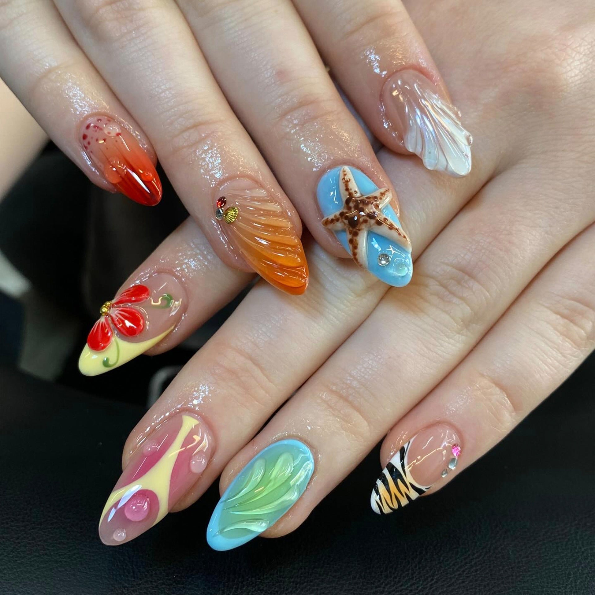 Wave Texture & Shell French Nails, Short Almond, 30 Pieces – front view