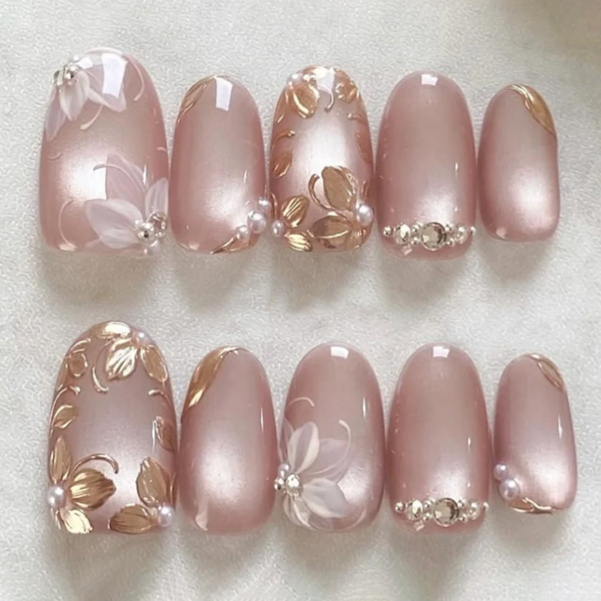 Cat Eye & Pearl Detail Cat Eye Nails, Short Oval, 30 Pieces – front view