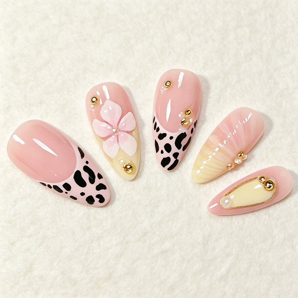 Gold-Plated & Floral Press-On Nail Set (24 Pieces) – close-up detail