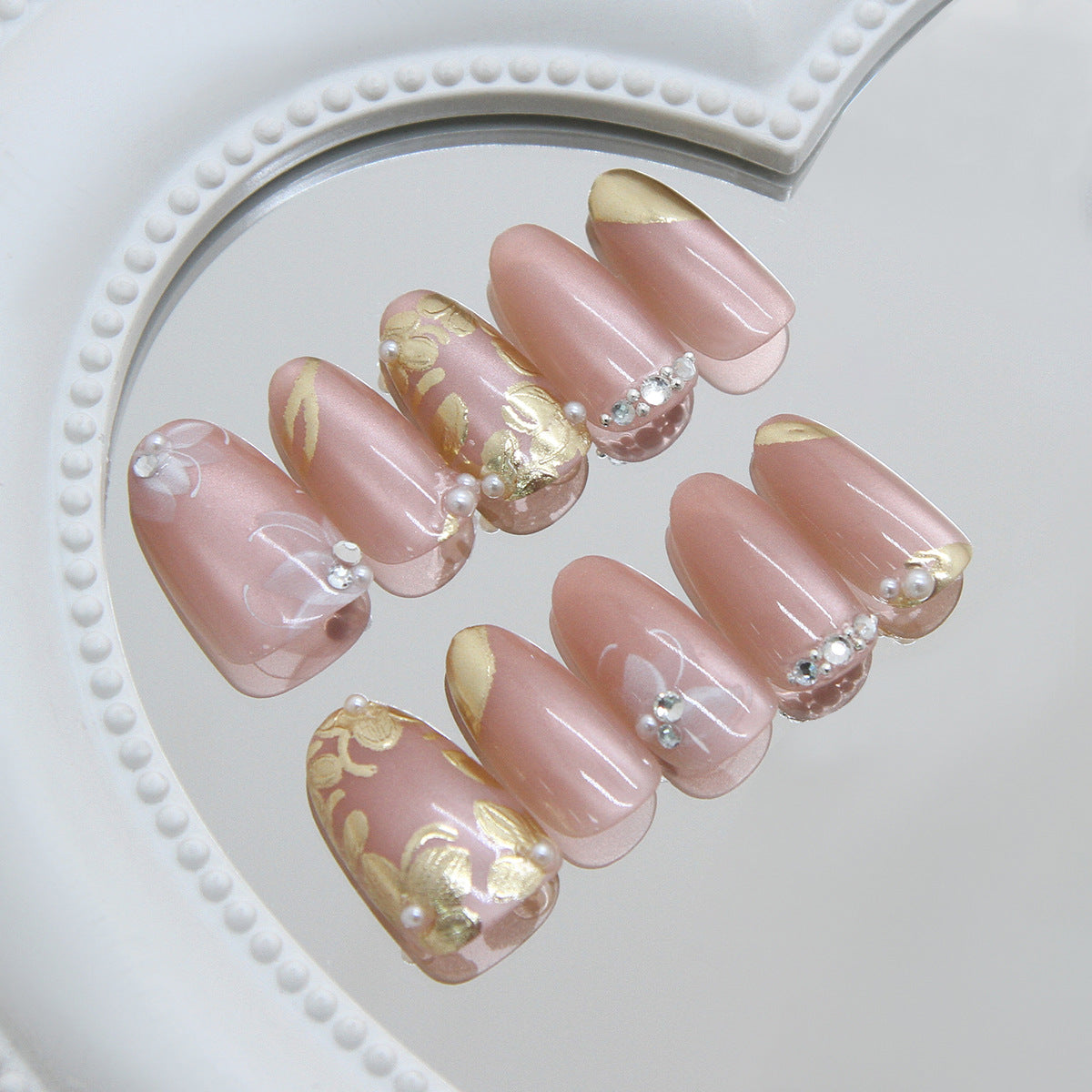 Cat Eye & Pearl Detail Cat Eye Nails, Short Oval, 30 Pieces – side angle