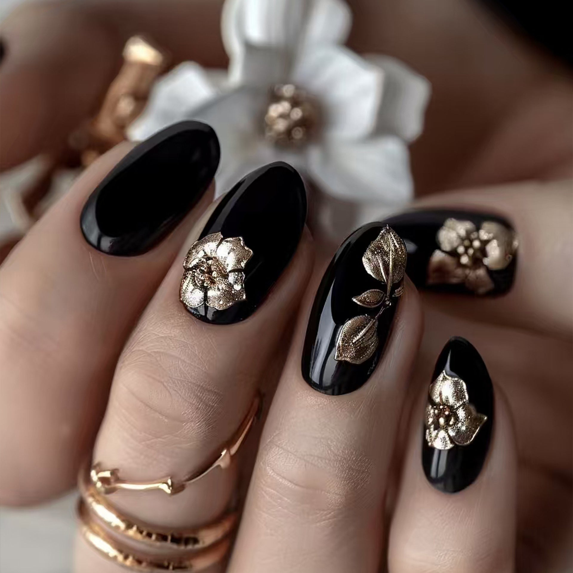 Gold-Plated & Floral Press-On Nails – front view