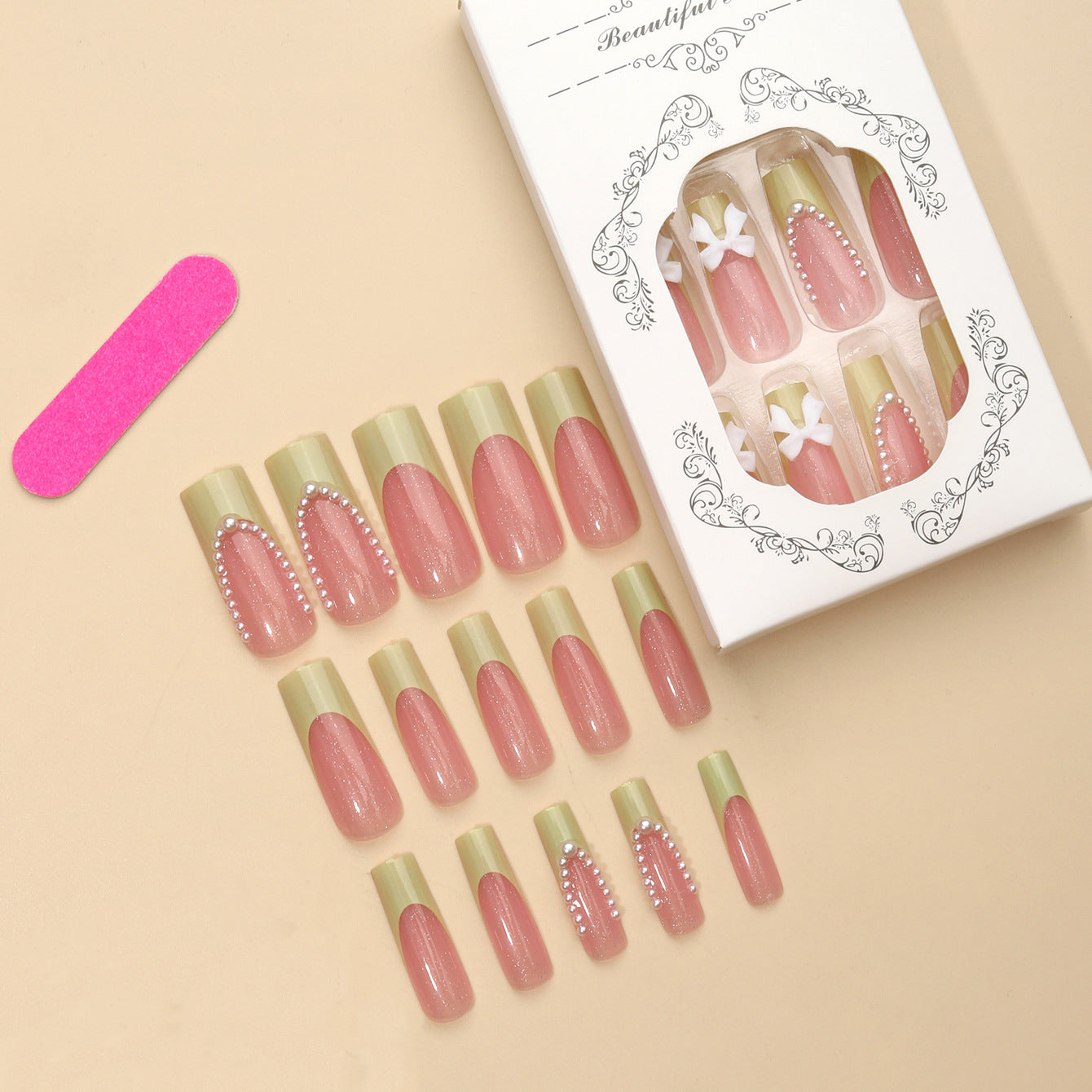 Medium Ballerina Cat Eye Nails, 24 Pieces – close-up detail